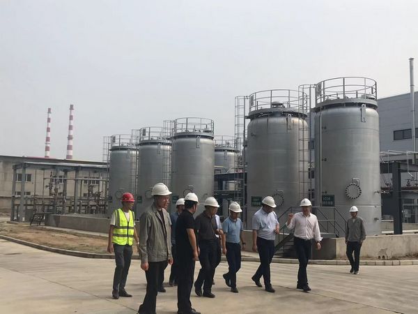 陜煤集團(tuán)基本建設(shè)管理部主任李云鵬蒞臨渭南陜煤?jiǎn)⒊娇萍加邢薰?萬噸/年礦用高分子材料工業(yè)化示范項(xiàng)目試生產(chǎn)條件驗(yàn)收會(huì)