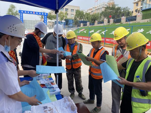 陜煤建設(shè)銅煤公司：第五項(xiàng)目部開展“安全沒有旁觀者 你我都是踐行人”普法宣傳活動