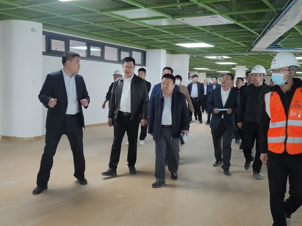 榆林城投集團(tuán)黨委書記、董事長(zhǎng)、總經(jīng)理郝君一行蒞臨北京師范大學(xué)榆林學(xué)校（幼兒園）項(xiàng)目檢查指導(dǎo)工作