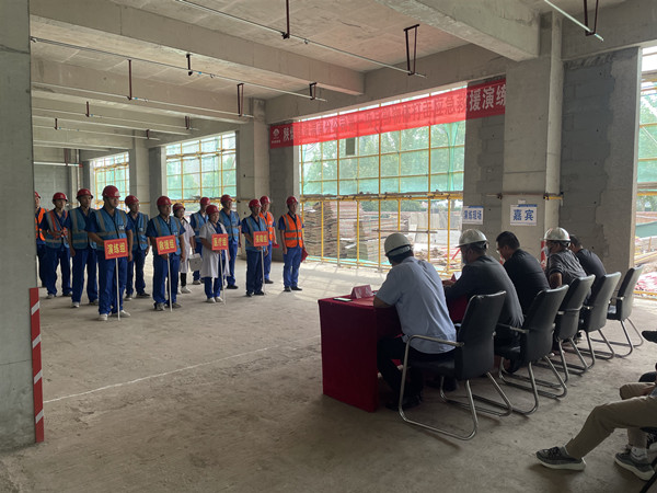 陜煤建設(shè)渭南分公司第一項(xiàng)目部物體打擊應(yīng)急演練在啟航A、B座項(xiàng)目工地展開