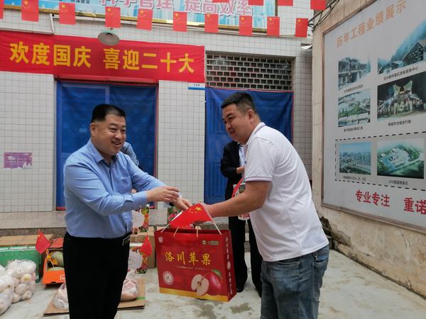 王寧一行國(guó)慶假期慰問一線員工