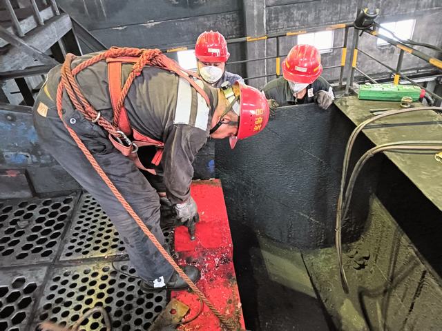 陜煤建設洗選煤運營公司澄合山陽運營項目部：鏖戰(zhàn)檢修迎國慶