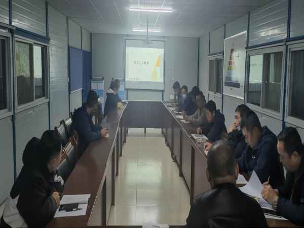 陜煤建設(shè)韓城分公司以最實“安全服務(wù)”、最暖“溫馨提醒” 密織安全風(fēng)險防范網(wǎng)