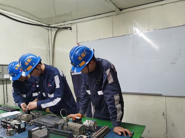 陜煤建設(shè)洗選煤運(yùn)營公司紅柳林洗煤廠項目部： “小舉措”護(hù)好安全“大屏障”