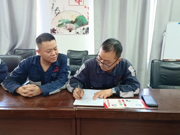 陜煤建設(shè)洗選煤運(yùn)營公司檸條塔運(yùn)營項目部： 談心談話露真情 凝心聚力促提升