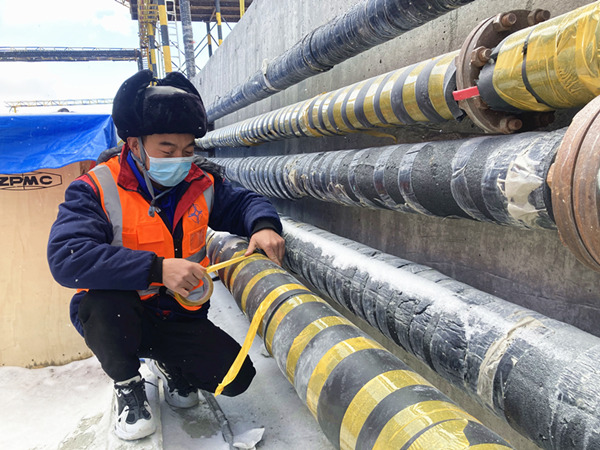 陜煤建設(shè)礦建三公司天山項(xiàng)目部:設(shè)備開(kāi)啟“溫暖過(guò)冬” 模式