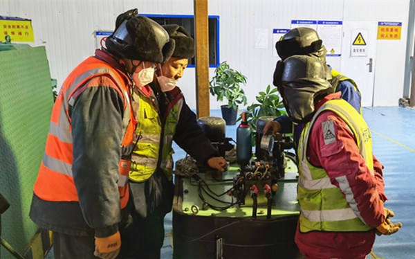 陜煤建設(shè)礦建三公司：緊急搶修！機(jī)電“土專家”上線！