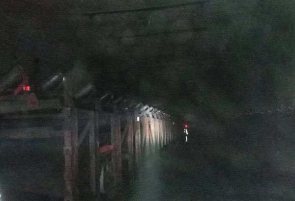 陜煤建設機電安裝公司神府項目部：膠帶機順利帶煤試運轉(zhuǎn)