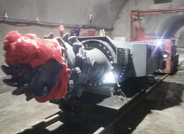 陜煤建設(shè)礦建二公司:百噸巨物與時(shí)間賽跑順利完成下放組裝