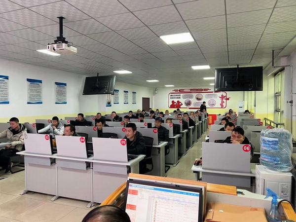 陜煤建設(shè)礦建二公司建莊項(xiàng)目部采用“智能化”崗前安全培訓(xùn)