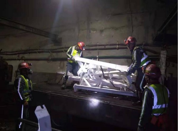 陜煤建設(shè)機電安裝公司順利完成小保當(dāng)二號礦132204膠運順槽帶式輸送機安裝