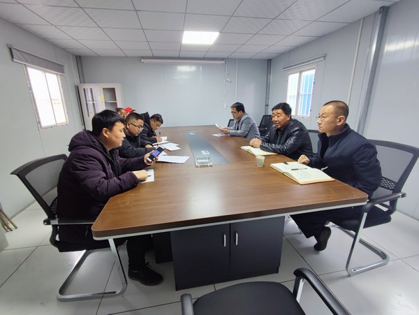 陜煤建設(shè)路橋分公司彬長(zhǎng)項(xiàng)目部“三到位”讓農(nóng)民工勞有所得 ，不再“憂酬煩薪”