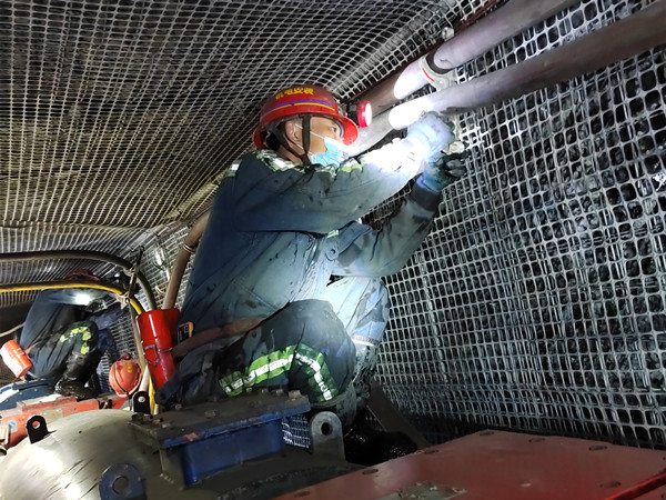 為堅(jiān)守崗位的機(jī)電安裝人點(diǎn)贊！