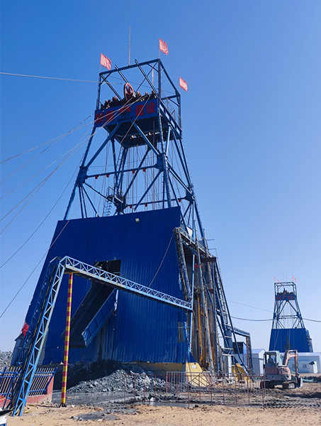 陜煤建設(shè)礦建三公司小保當(dāng)項(xiàng)目部進(jìn)、回風(fēng)立井井筒安全順利到底