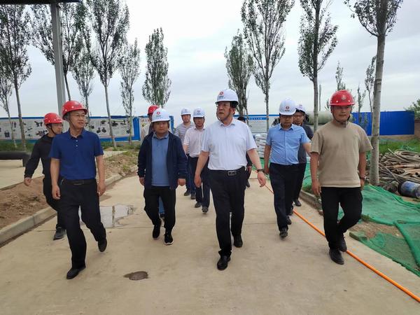 陜西彬長集團有限公司董事長、黨委書記白永明一行蒞臨陜煤建設(shè)路橋分公司彬長項目部檢查