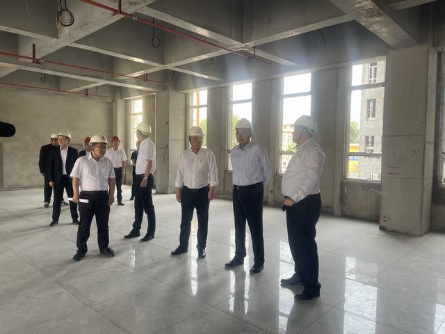 陜西陜煤韓城礦業(yè)有限公司黨委書記、董事長張維新蒞臨陜煤建設(shè)韓城分公司下峪口煤礦調(diào)度指揮綜合辦公樓工程檢查指導(dǎo)工作