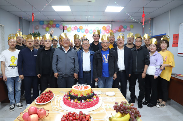 這場(chǎng)集體生日會(huì),氛圍感滿滿！