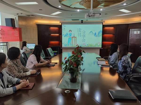 陜煤建設(shè)內(nèi)蒙古分公司開(kāi)展“玫瑰書(shū)香 閱見(jiàn)美好”主題閱讀活動(dòng)