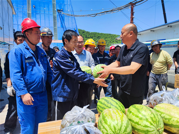 盛夏送清涼，致敬高溫下堅(jiān)守的陜煤建設(shè)者