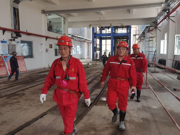 王明智、楊讓順深入陜煤建設(shè)礦建二公司王峰項(xiàng)目部檢查指導(dǎo)工作