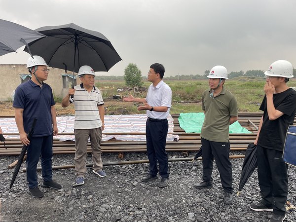 西安鐵路監(jiān)管局、陜西省交通廳檢查組一行蒞臨靖神鐵路孟紅聯(lián)絡(luò)線王則灣大橋調(diào)研指導(dǎo)工作