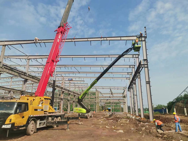 陜煤建設漢中分公司各項目部戰(zhàn)高溫 保生產(chǎn) 在行動