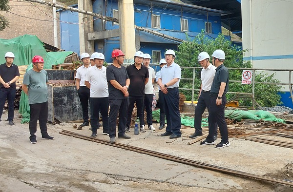 彬長(zhǎng)集團(tuán)黨委書記、董事長(zhǎng)白永明一行深入陜煤建設(shè)渭南分公司第三項(xiàng)目部檢查指導(dǎo)