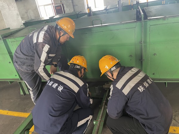 陜煤建設(shè)洗選煤運(yùn)營(yíng)公司神渭首端運(yùn)營(yíng)項(xiàng)目部： 精益求精抓細(xì)節(jié)，心明眼亮保生產(chǎn)