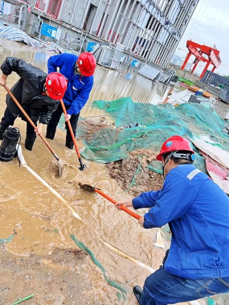 陜煤建設(shè)渭南公司十一項(xiàng)目部“汛”速行動(dòng) 撐起施工生產(chǎn)“防護(hù)傘”