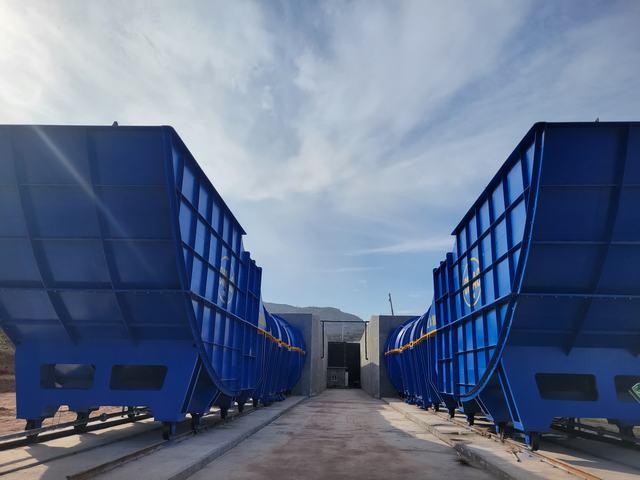 陜煤建設(shè)韓城分公司土建十三項目部承建的通風(fēng)機(jī)風(fēng)道及基礎(chǔ)、通風(fēng)機(jī)配電室工程順利通過竣工驗收