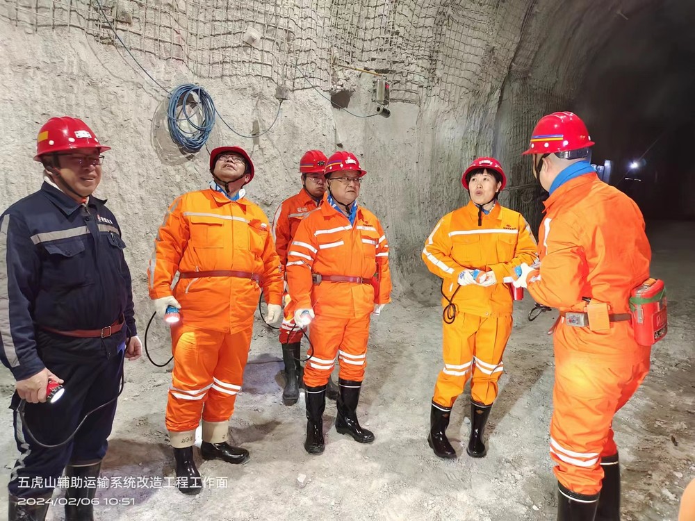 烏海市市長崔景英一行蒞臨五虎山緩坡斜井工程調(diào)研指導(dǎo)