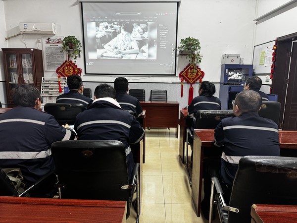 陜煤建設(shè)洗選煤運(yùn)營(yíng)公司澄合山陽(yáng)運(yùn)營(yíng)項(xiàng)目部：學(xué)習(xí)雷鋒精神，譜寫(xiě)時(shí)代之光