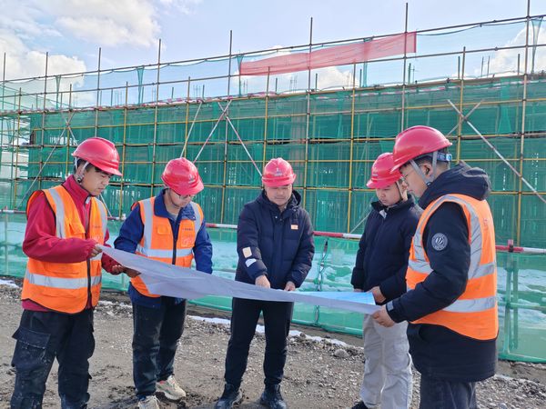 陜煤建設(shè)天工公司新疆第一項(xiàng)目部：夫妻舉案齊眉在一線  雙獲先進(jìn)比翼飛