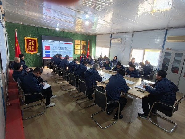 陜煤建設(shè)銅煤公司基層項(xiàng)目部：吹響“沖鋒號”擰緊“安全閥”