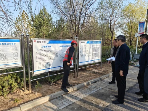 中共榆林市榆陽(yáng)區(qū)委書記李忠宏一行到陜煤建設(shè)榆林公司承建的季鸞公園生態(tài)補(bǔ)水項(xiàng)目檢查指導(dǎo)