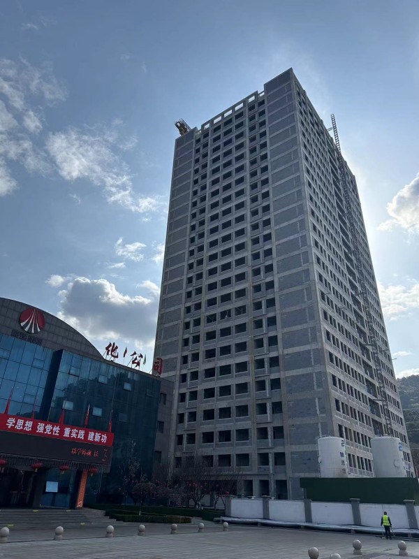 陜煤建設(shè)咸陽(yáng)分公司承建的建新煤化6號(hào)宿舍樓主體結(jié)構(gòu)順利通過(guò)驗(yàn)收