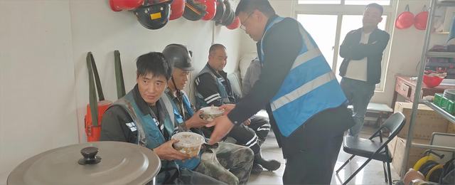 陜煤建設韓城分公司安裝第四項目部：一碗熱乎飯，情暖眾人心