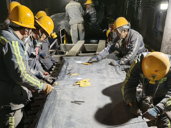 陜煤建設(shè)機(jī)電安裝公司：凝心聚力忙檢修，爭(zhēng)分奪秒不停歇