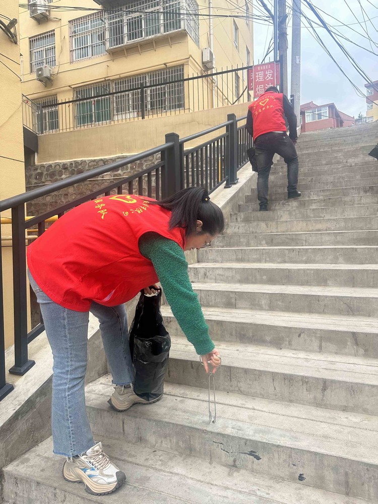 陜煤建設(shè)機(jī)電安裝公司：志愿服務(wù)迎“五一”，文明與愛齊傳遞