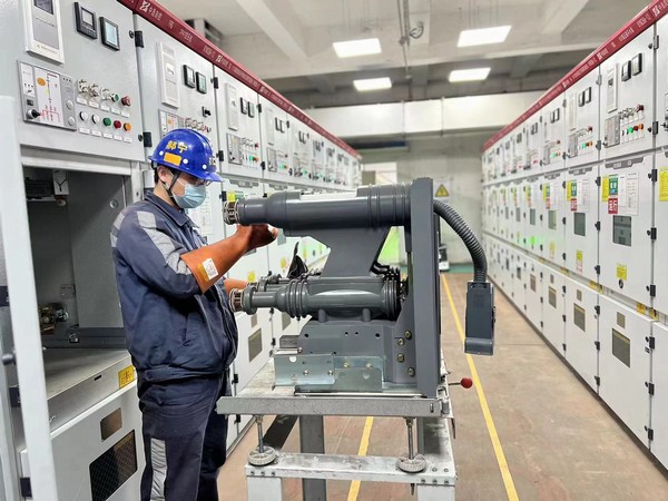 陜煤建設(shè)洗選煤運營公司紅柳林洗煤廠項目部： 應(yīng)對雨季“三防”  筑堤安全堤