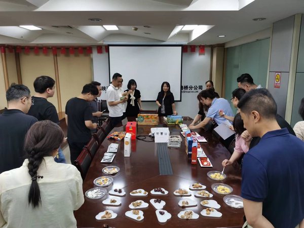 陜煤建設路橋分公司情系端午，放“粽”一下