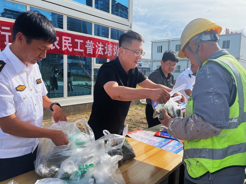 陜煤建設榆林公司第六項目部：端午送關懷 普法助維權(quán)