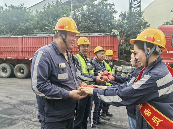 陜煤建設(shè)洗選煤運(yùn)營(yíng)公司開(kāi)展“溫馨父親節(jié)，協(xié)管囑安全”活動(dòng)