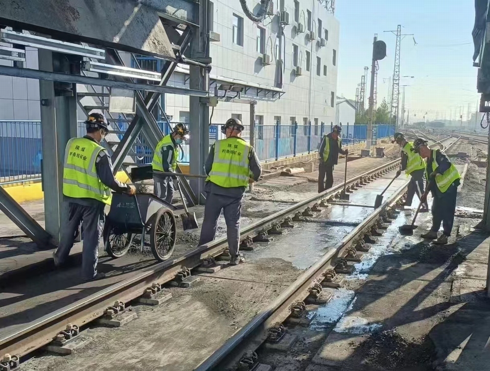 陜煤建設(shè)洗選煤運(yùn)營公司檸條塔運(yùn)營項(xiàng)目部： 他們，用汗水刻下堅(jiān)守！