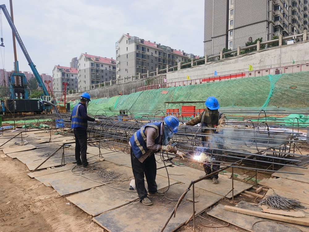 陜煤建設(shè)新龍城直屬項目部：高溫下的堅守