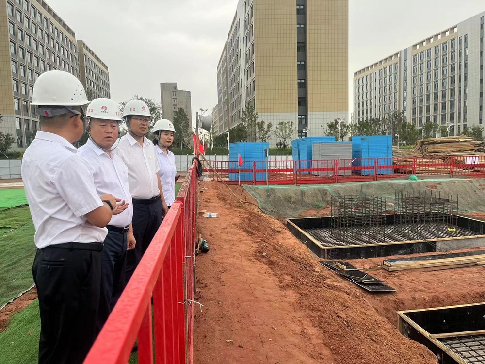 趙敬凱在內(nèi)蒙古項(xiàng)目調(diào)研