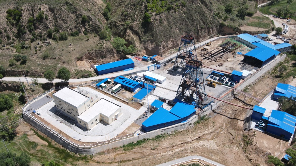 陜煤建設礦建三公司承建的華龍煤業(yè)貫屯煤礦西翼進、回風立井煤門順利完工