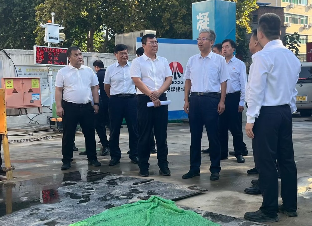 渭南市委副書記、市長陳曉勇一行蒞臨陜煤建設(shè)渭南分公司承建的梅園新村項(xiàng)目督導(dǎo)檢查工作