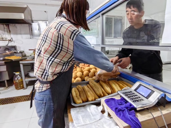 陜煤建設(shè)煤礦運(yùn)營(yíng)服務(wù)分公司：國(guó)慶期間強(qiáng)化后勤保障線  力保安全生產(chǎn)無(wú)憂