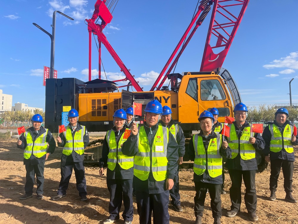 國慶時，建筑工地的夢想之筑